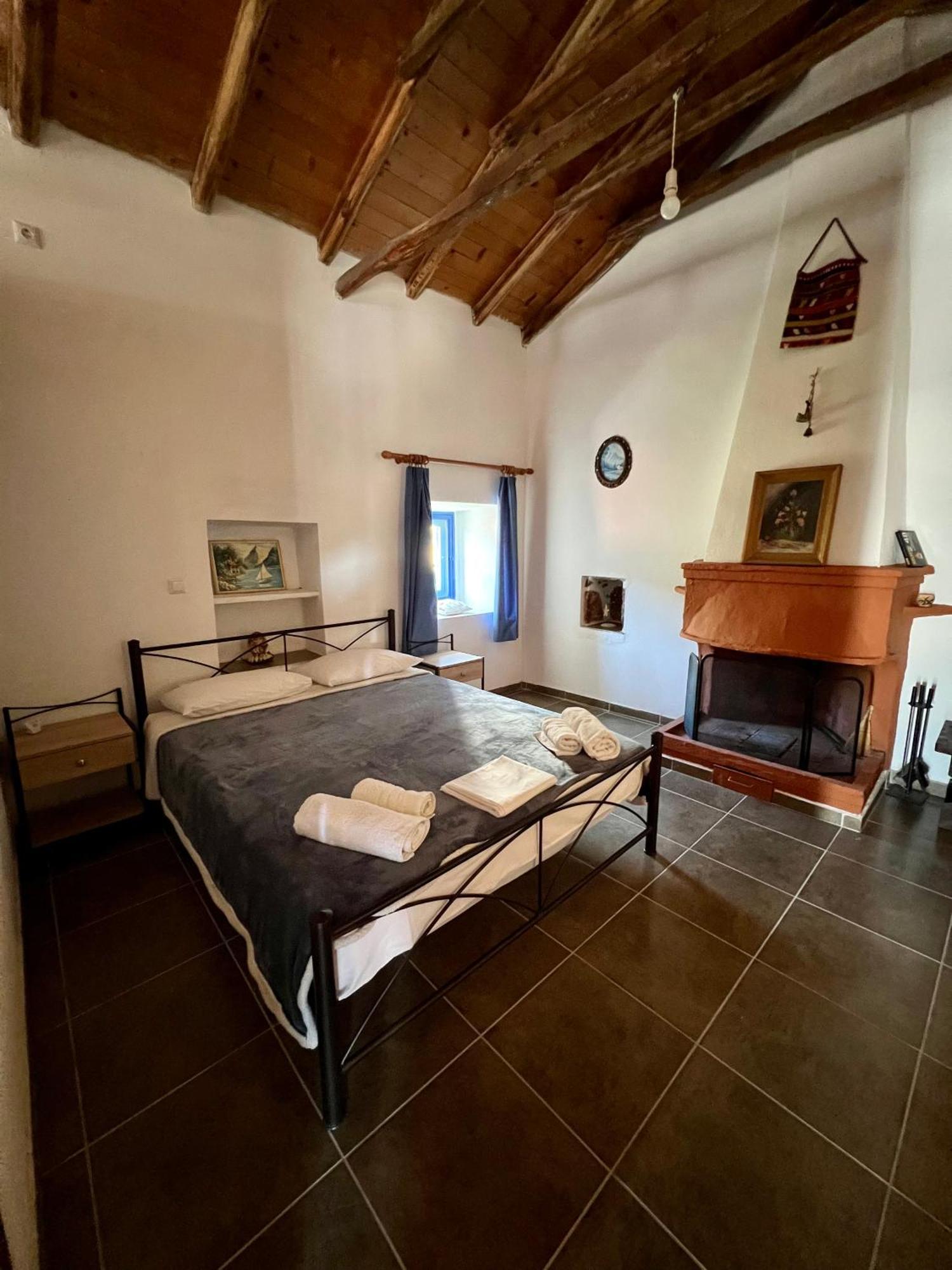Politeika Traditional House Tirós Esterno foto