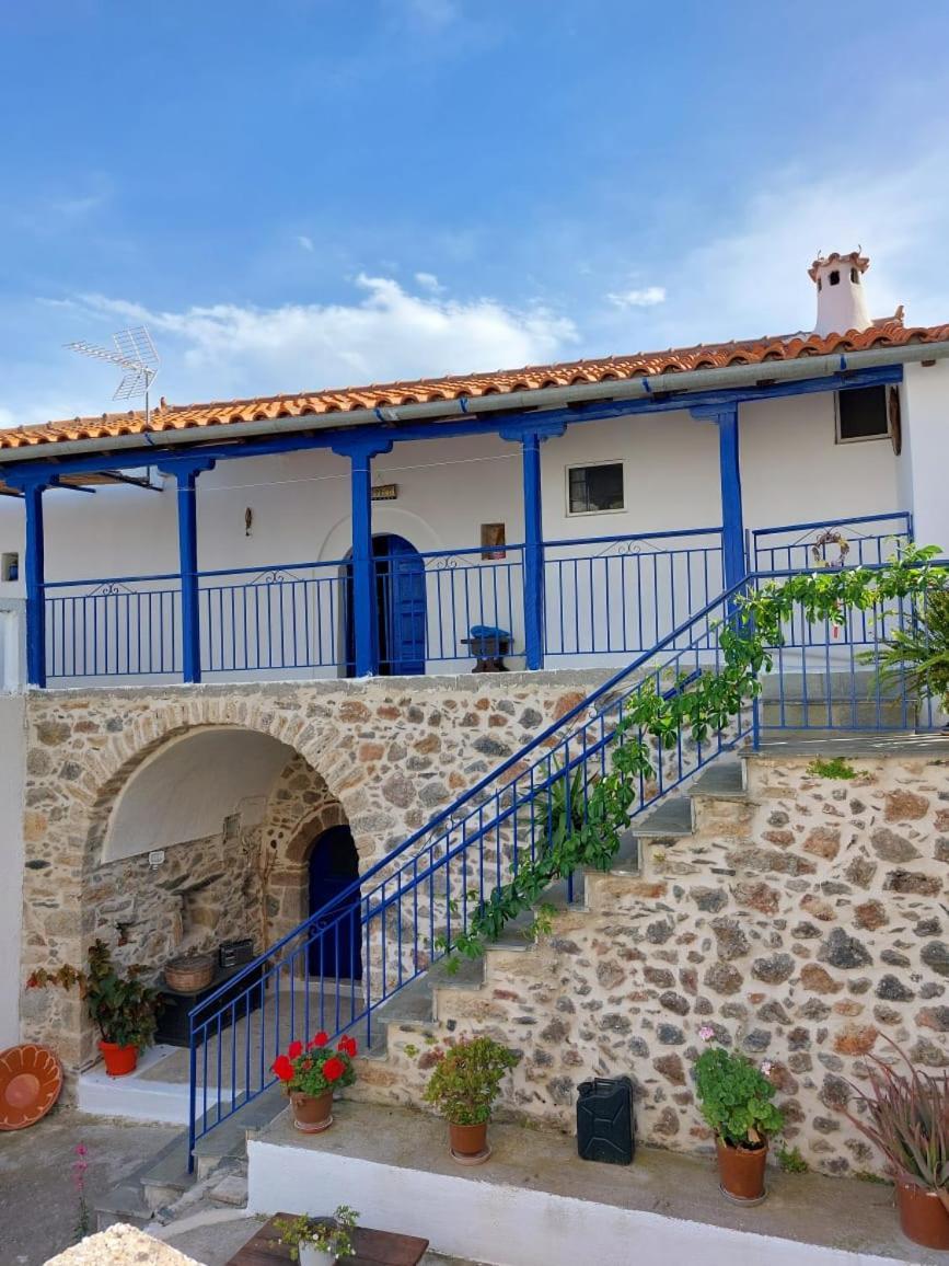 Politeika Traditional House Tirós Esterno foto